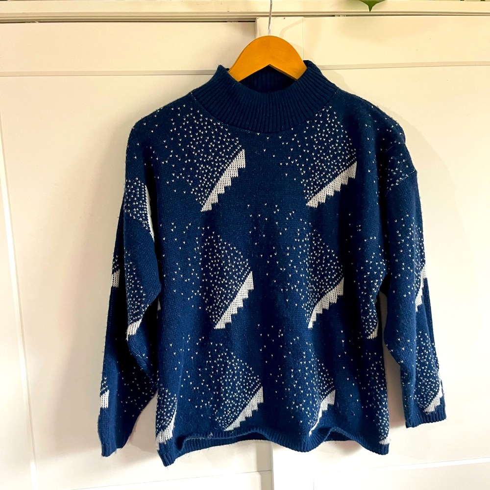 VTG navy acrylic sweater in excellent condition size M